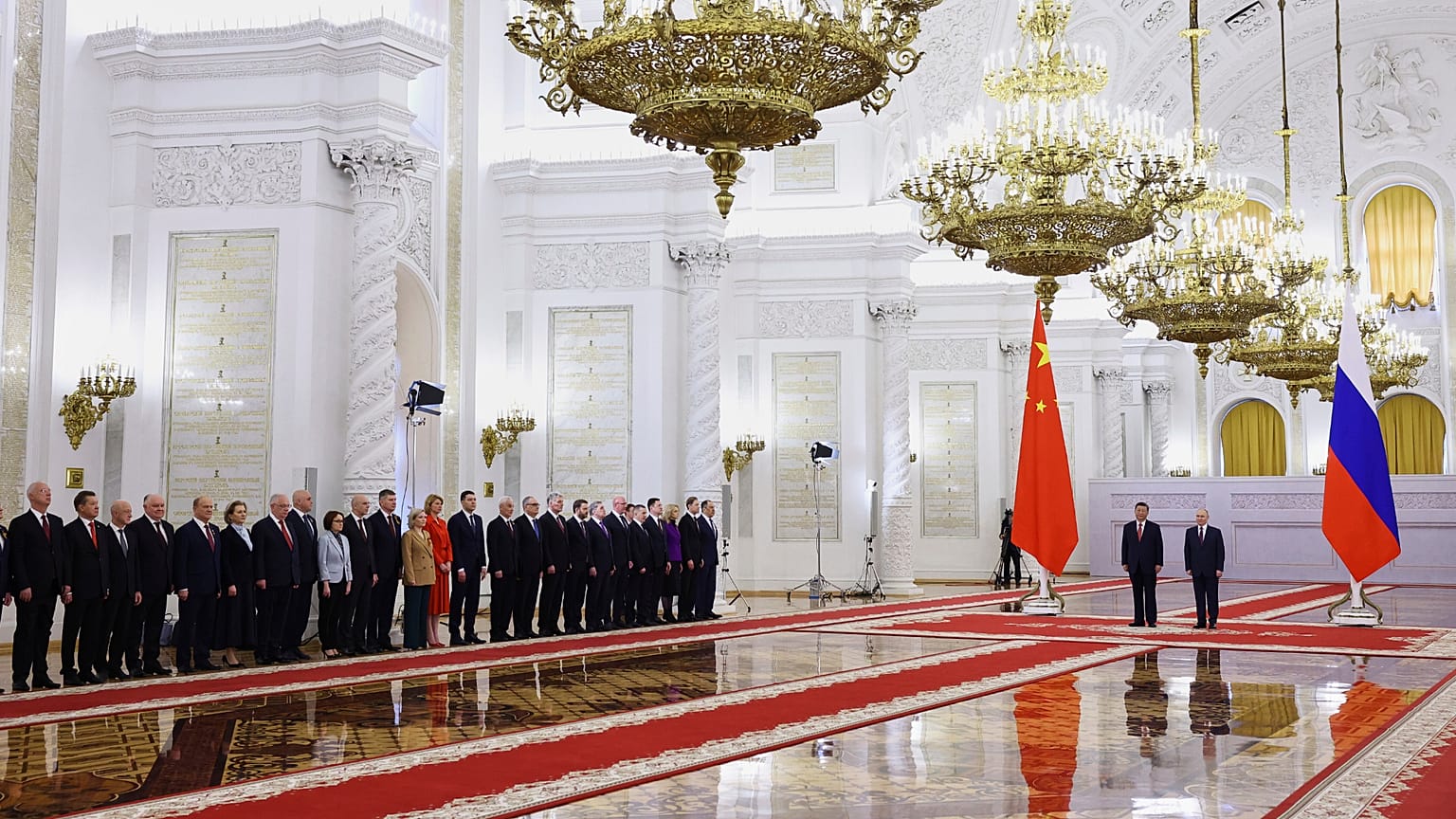 Der russische Präsident Wladimir Putin empfängt seinen chinesischen Amtskollegen Xi Jinping zur morgigen Parade am "Tag des Sieges" in Moskau. 8. Mai 2025.