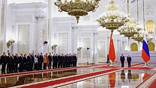 Der russische Präsident Wladimir Putin empfängt seinen chinesischen Amtskollegen Xi Jinping zur morgigen Parade am "Tag des Sieges" in Moskau. 8. Mai 2025.