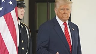 الرئيس الأميركي دونالد ترامب قبيل الإعلان عن الهدنة مع الحوثيين 6 أيار 2025