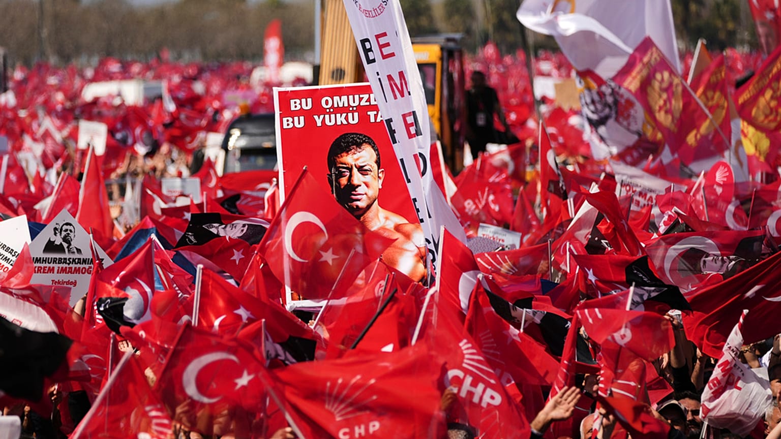 İmamoğlu protestolarından bir kare.