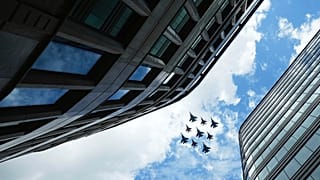 Ρωσικά μαχητικά αεροσκάφη πετούν προς την Κόκκινη Πλατεία για τη γενική πρόβα της στρατιωτικής παρέλασης της Ημέρας της Νίκης, Τετάρτη, 7 Μαΐου 2025.