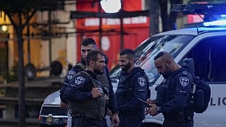 الشرطة الإسرائيلية في مكان حدوث إطلاق نار في تل أبيب عام 2023