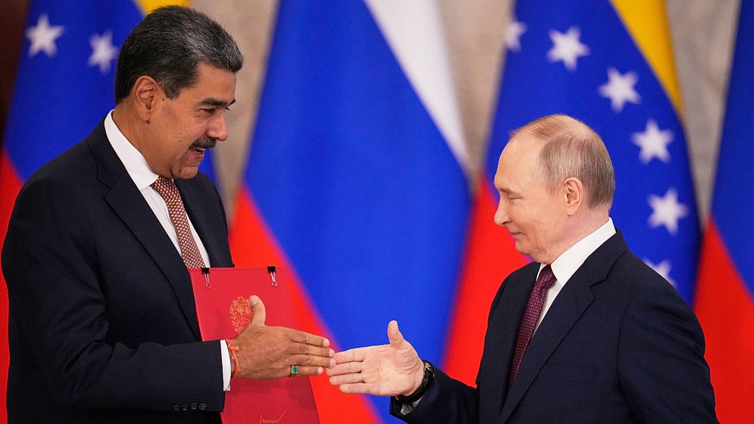 Nicolás Maduro venezuelai és Vlagyimir Putyin orosz elnök