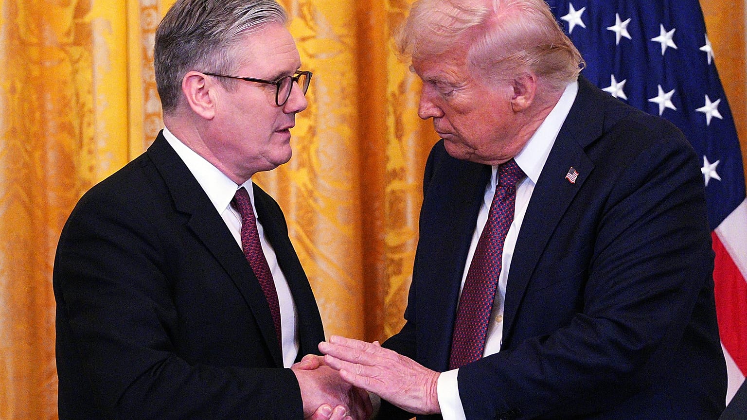 Le Premier ministre britannique Keir Starmer et le président américain Donald Trump lors d'une conférence de presse conjointe à la Maison Blanche, jeudi 27 février 2025. 