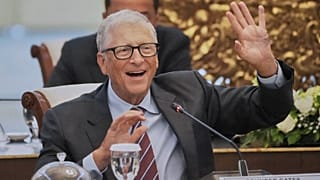 Bill Gates beszél az indonéziai Jakartában tartott találkozóján 2025. május 7-én, szerdán.