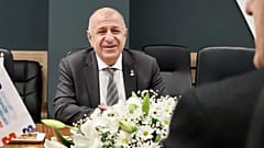 Zafer Partisi Genel Başkanı Ümit Özdağ, Eskişehir Organize Sanayi Bölgesi ziyareti sırasında esnaflarla birlikte, 14 Ocak 2025