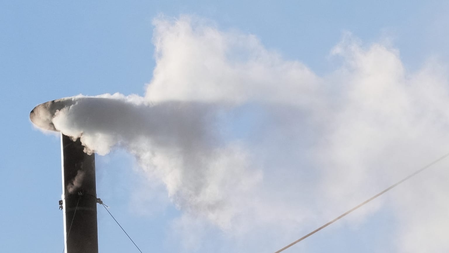 Fumo branco a anunciar a eleição do 267º papa
