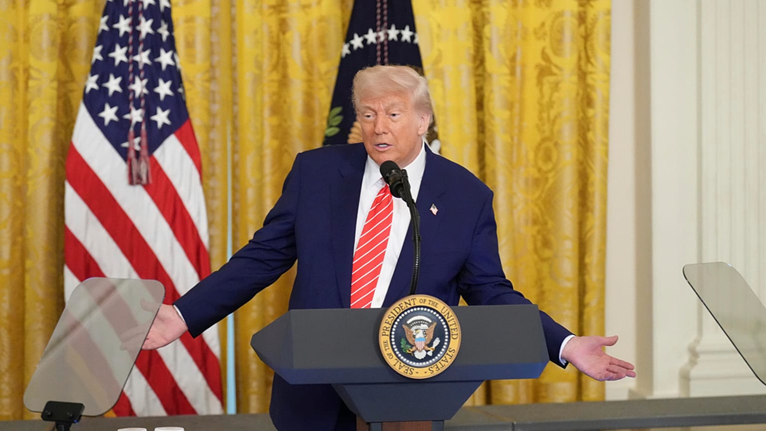 ABD Başkanı Donald Trump, Washington'daki Beyaz Saray'ın Doğu Salonu'nda düzenlenen 'Asker Anneleri' etkinliğinde konuşma yaparken, 8 Mayıs 2025