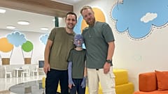 La historia del niño ucraniano gravemente herido salvado por un programa de evacuación médica.