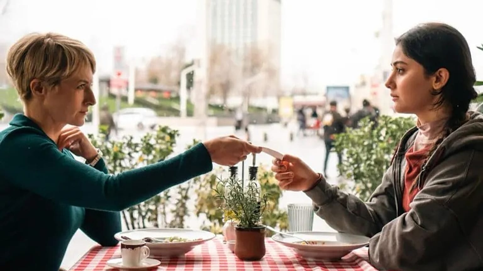 Table for two: Nesrin and Zehra, the main characters of 'Istanbul Encylopedia'