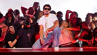 Bad Bunny, 17 Mart 2025 Pazartesi günü Los Angeles'taki Dolby Tiyatrosu'nda düzenlenen iHeartRadio Müzik Ödülleri'nde sahne aldı. 