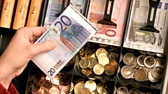Euro madeni para ve banknotlar Duisburg'da bir dükkanda, 29 Aralık 2001