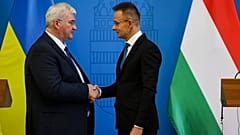 Der ukrainische Außenminister Andriy Sibiha und der ungarische Außenminister Péter Szijjártó im September 2024