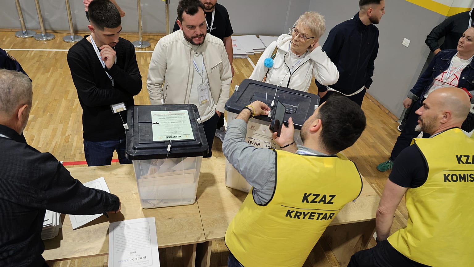 Die Parlamentswahlen in Albanien haben am Sonntag nach einem turbulenten Wahlkampf geendet.
