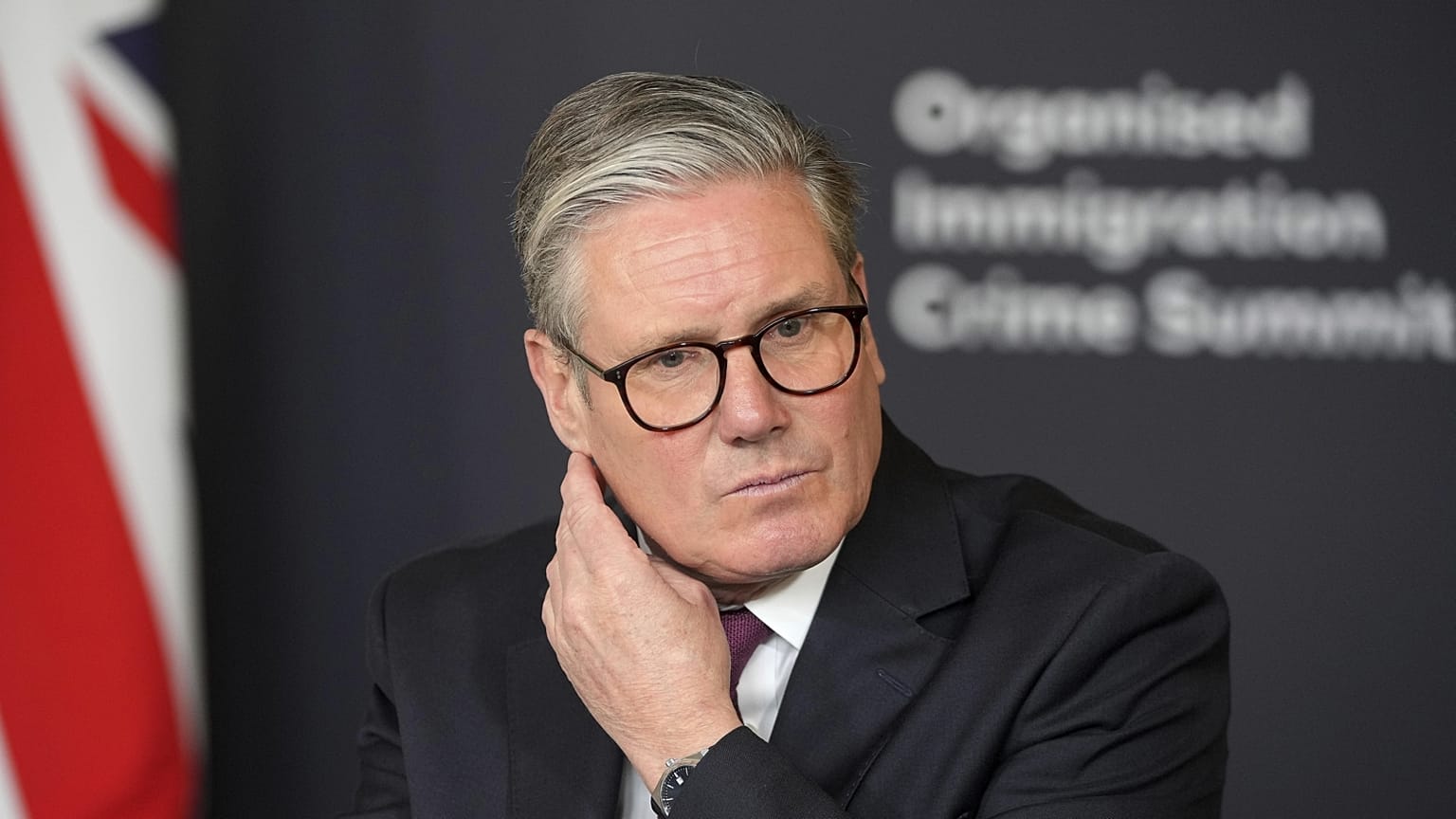 Keir Starmer brit miniszterelnök egy londoni határbiztonsági tanácskozáson