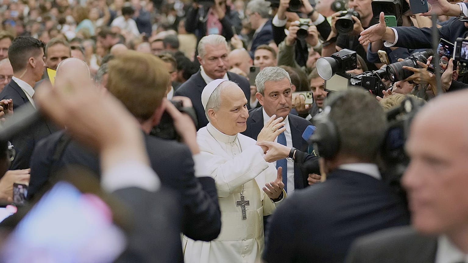 Papa 14. Leo, Vatikan'daki Paul VI Salonu'nda uluslararası medya mensuplarıyla bir araya geliyor, 12 Mayıs 2025