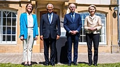 Από αριστερά προς τα δεξιά: Roberta Metsola, António Costa, Luc Frieden και Ursula von der Leyen στο Λουξεμβούργο.