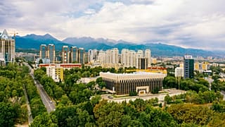 Almatı, Kazakistan'ın havadan görünümü 