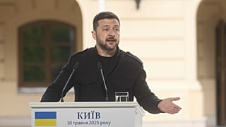 Ukrayna Devlet Başkanı Volodymyr Zelenskyy Kiev'de düzenlediği basın toplantısında konuşuyor, 10 Mayıs, 2025