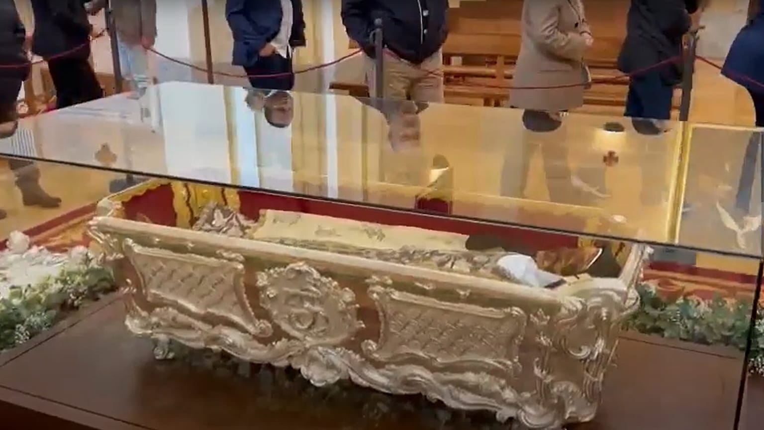 Zmumifikowane ciało świętej Teresy.