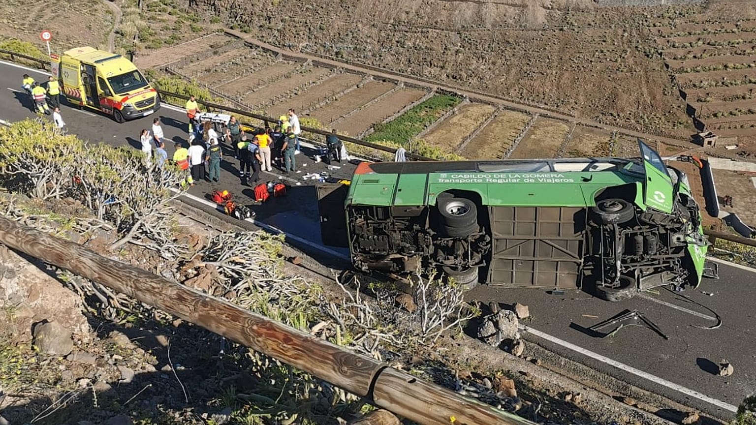 وفاة شخص واحد وإصابة 11 آخرين بجروح متفاوتة في الحادث الذي تعرضت له حافلة عادية في لا غوميرا.