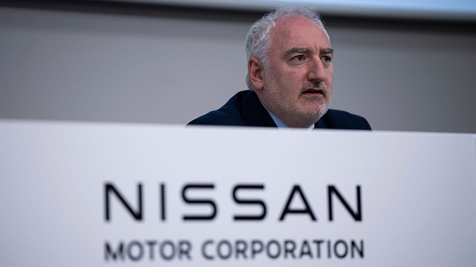 Il direttore finanziario di Nissan, Jeremie Papin, partecipa a una conferenza stampa per annunciare i risultati finanziari dell'anno fiscale 2024 a Yokohama, martedì 13 maggio 2025.