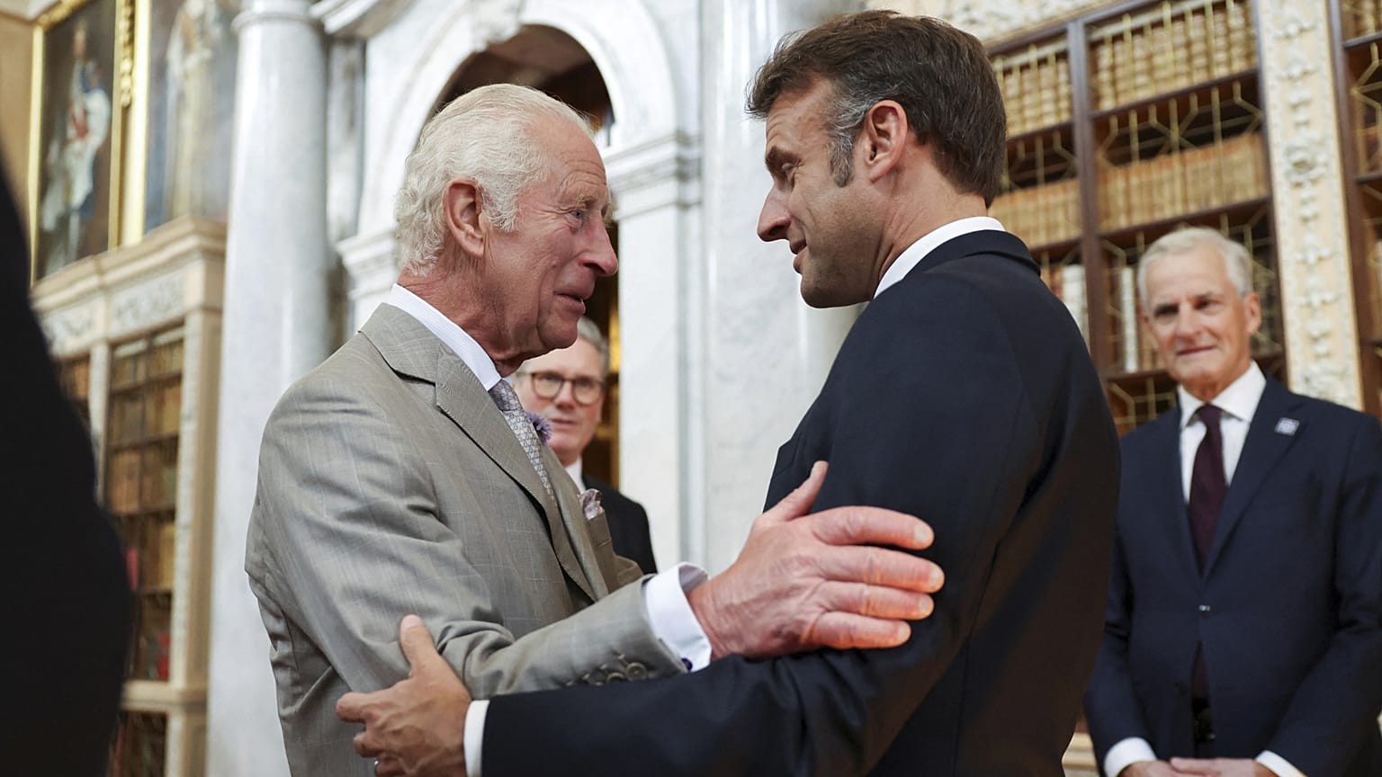 Britain's King Charles greets French President Emmanuel Macron during the European Political Community meeting near Oxford, 18 July, 2024
