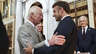 Britain's King Charles greets French President Emmanuel Macron during the European Political Community meeting near Oxford, 18 July, 2024
