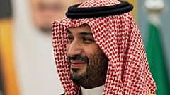 ولي العهد السعودي الأمير محمد بن سلمان ينضم إلى الرئيس دونالد ترامب لتحية الوفود في القصر الملكي في الرياض، المملكة العربية السعودية، الثلاثاء، 13 مايو/أيار 2025.