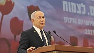 Le Premier ministre israélien Benjamin Netanyahu s'exprime lors de la cérémonie de commémoration des soldats tombés au combat au mémorial de Yad LaBanim à Jérusalem, 29.04.25