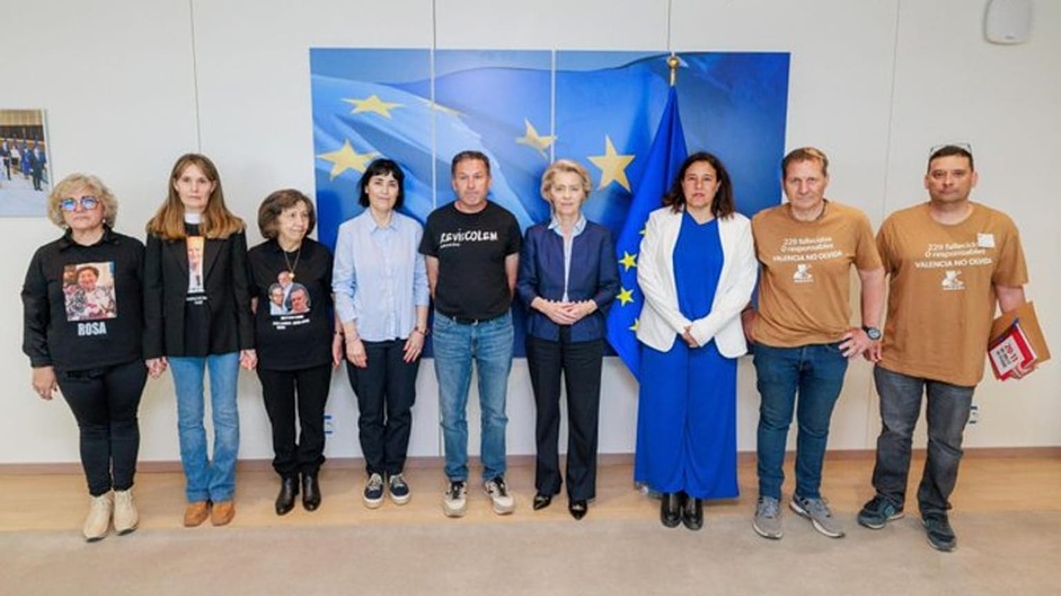 Avrupa Komisyonu Başkanı Ursula von der Leyen Valensiya'daki sel mağdurları ve ailelerinin dernekleriyle bir araya geldi