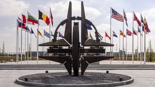 Bandeiras dos membros da Aliança na sede da NATO em Bruxelas, 10 de abril de 2025