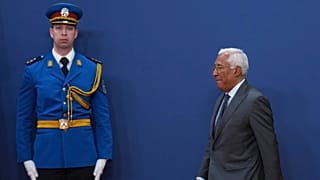 Antonio Costa, az Európai Tanács elnöke sajtótájékoztatóra érkezik az Aleksandar Vučić szerb elnökkel folytatott megbeszélése után a szerbiai Belgrádban, a Szerbia Palotában kedden, a szerbiai Belgrádban.