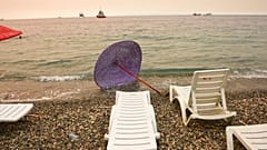 Muğla'nın Milas ilçesinde orman yangınları sonrası bir plajın görüntüsü, 5 Ağustos 2021