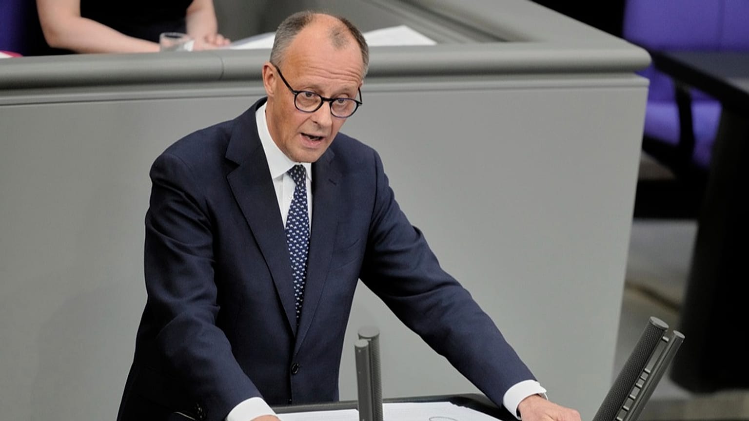 Friedrich Merz pronuncia su primer discurso como canciller alemán en el Parlamento de Berlín, Alemania, el miércoles 14 de mayo de 2025.