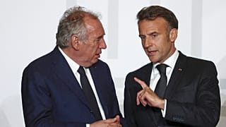Francois Bayrou kormányfő és Emmanuel Macron elnök az Elysee palotában