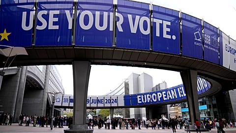 People wait in line to visit the European Parliament during the Europe Day celebrations in Brussels on 4 May 2024.