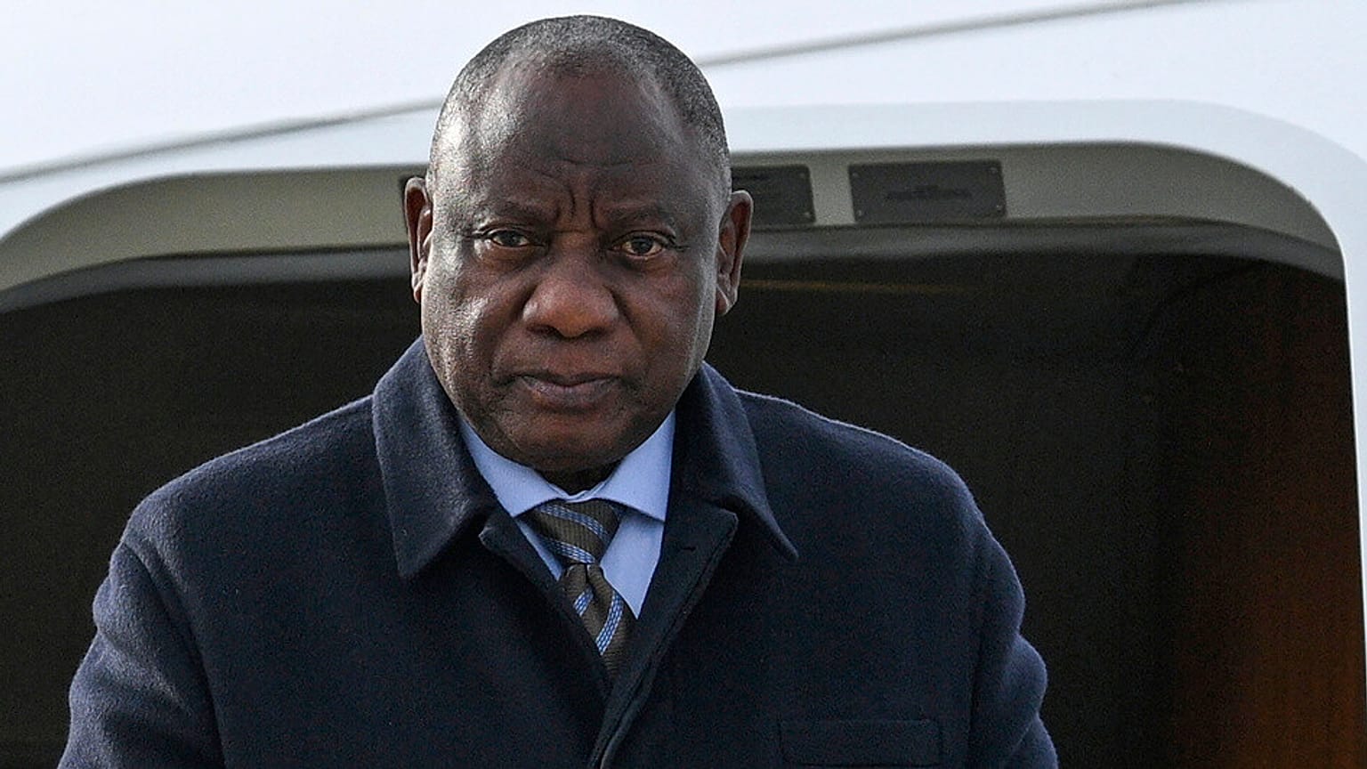 ARQUIVO: O Presidente sul-africano Cyril Ramaphosa chega ao Aeroporto Internacional de Kazan, em Kazan, Rússia, terça-feira, 22 de outubro de 2024