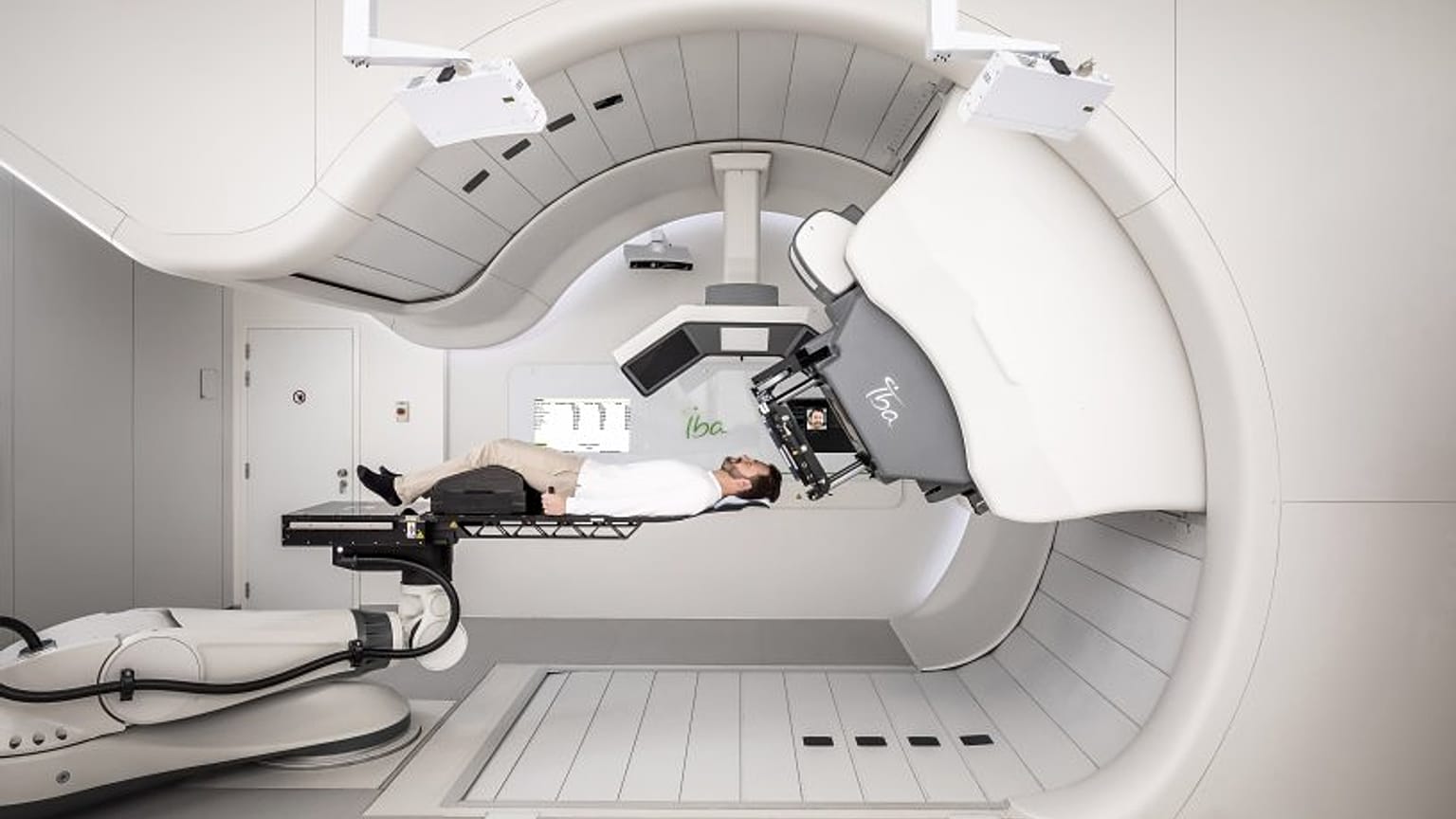 جهاز العلاج عبر proton therapy