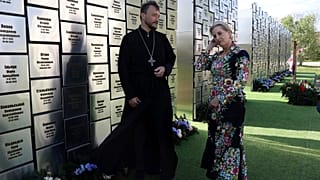 Герцогиня Эдинбургская София посещает мемориал жертвам российской оккупации в Буче, 29 апреля 2024 года