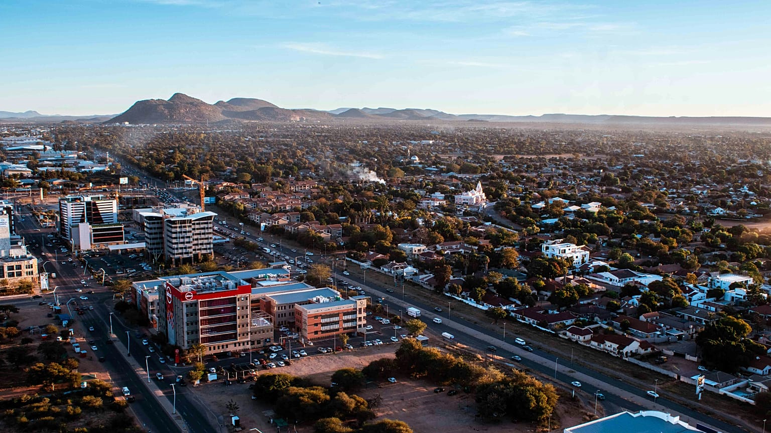  Vista geral do Central Business District em Gaborone, a capital do Botsuana, 1 de junho de 2020