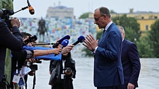 Merz gibt im Vorfeld eines Gipfeltreffens in Tirana, Albanien, am Freitag, 16. Mai 2025, eine Erklärung ab.