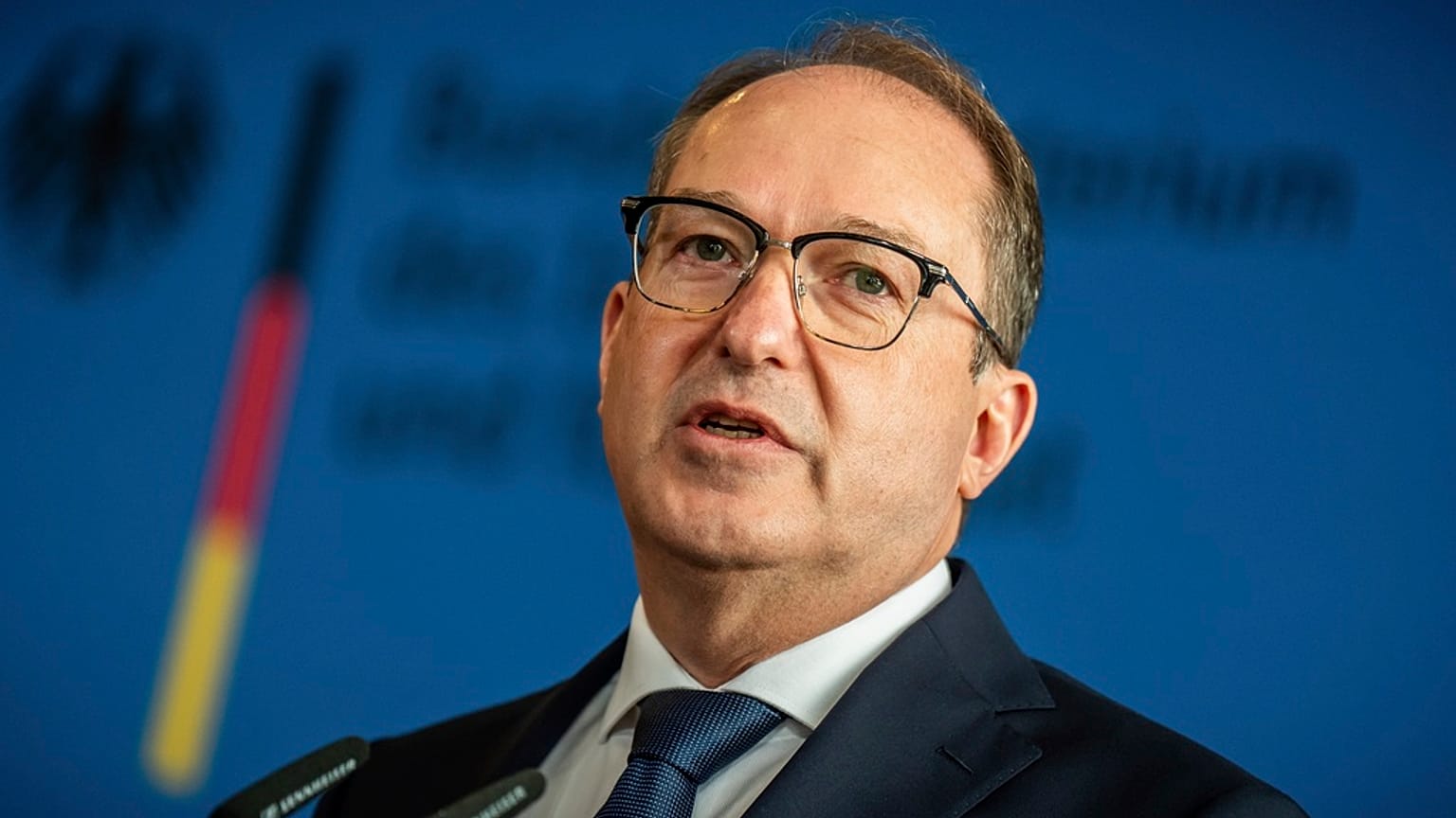 Innenminister Alexander Dobrindt (CSU) dankte am Donnerstag den Bundespolizisten für ihre Arbeit.