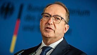 Innenminister Alexander Dobrindt (CSU) dankte am Donnerstag den Bundespolizisten für ihre Arbeit.