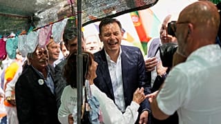 Luís Montenegro durante uma arruada em Sintra