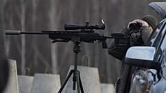 Um soldado polaco na fronteira da Polónia com a Rússia, em Dabrowka, Polónia, 30 de novembro de 2024. 
