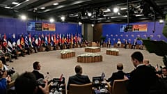 Os ministros dos Negócios Estrangeiros da NATO reúnem-se durante uma reunião informal dos ministros dos Negócios Estrangeiros da NATO em Antalya, no sul da Turquia, na quinta-feira, 15 de maio de 2025.