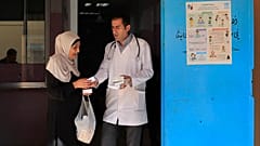 يادة تديرها وكالة الأمم المتحدة لإغاثة وتشغيل اللاجئين الفلسطينيين (الأونروا) داخل مخيم عين الحلوة للاجئين، في مدينة صيدا الساحلية جنوب لبنان، يوم الثلاثاء 20 يونيو 2023