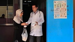 يادة تديرها وكالة الأمم المتحدة لإغاثة وتشغيل اللاجئين الفلسطينيين (الأونروا) داخل مخيم عين الحلوة للاجئين، في مدينة صيدا الساحلية جنوب لبنان، يوم الثلاثاء 20 يونيو 2023