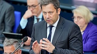 Finanzminister Lars Klingbeil muss bis 2029 mit rund 81 Milliarden weniger Steuereinnahmen auskommnen.